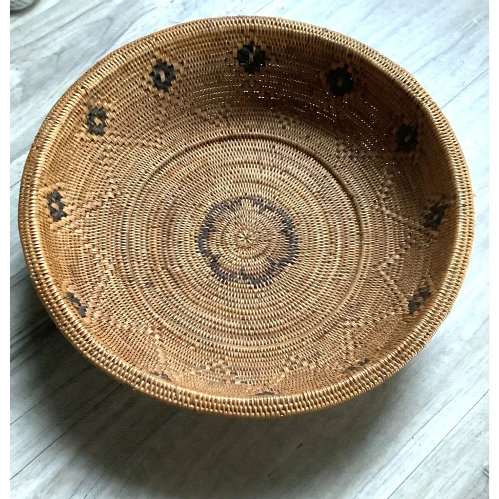 Vintage Basket Finely Woven Tenganan Balinese Indonesia 11.75”